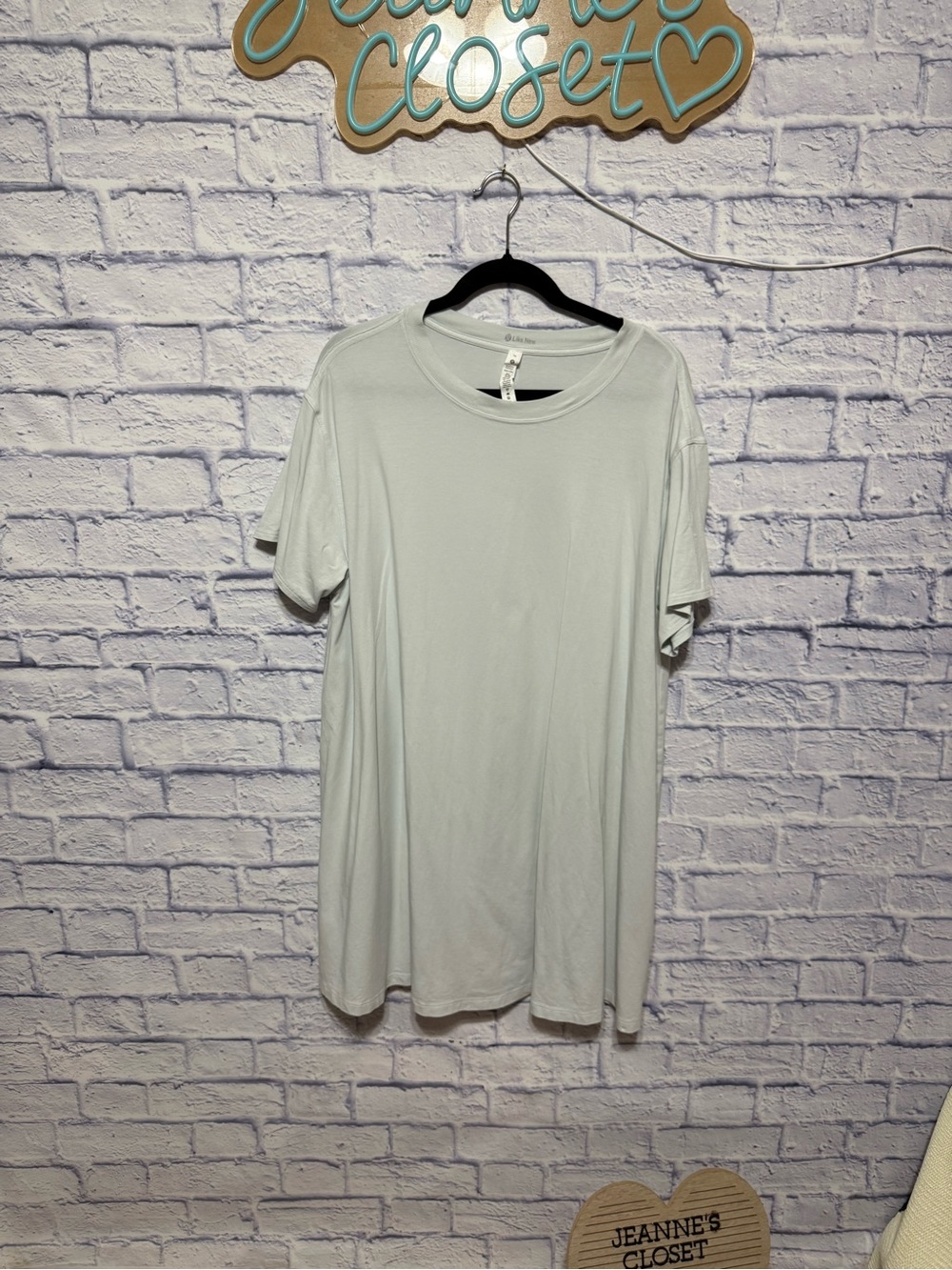 Lululemon all yours t shirt dress
Very good pre-owned condition. Lululemon All